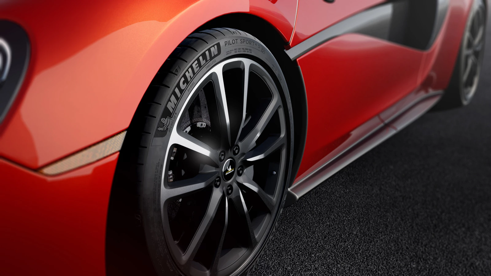 cl0hl8xzf061x01m1s1q4t49a-4w-240-tire-michelin-pilot-sport-4-s-en-us-product-in-context-nosignature-16-slash-9.max_